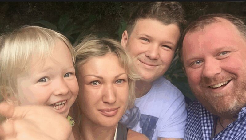 «Он меня грыз»: чем закончились 23 года брака Константина Ивлева и почему 28-летняя жена ушла спустя 4 года