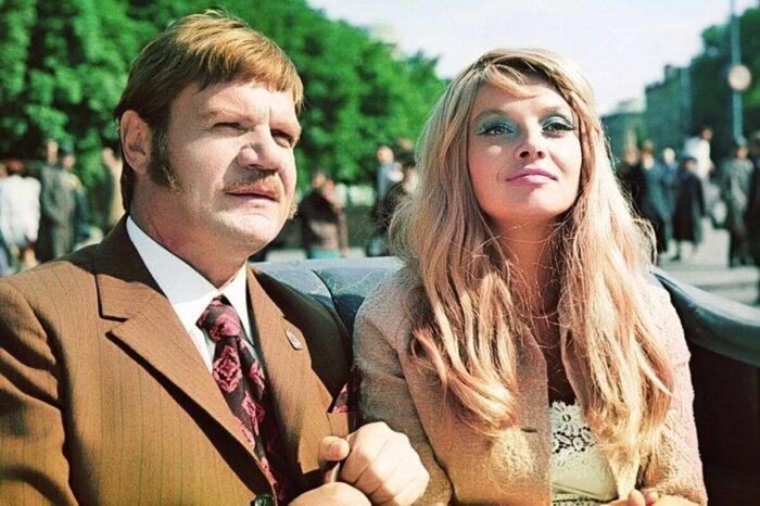 Звёзды за "копейки": как платили кумирам советского экрана или гонорары от Шурика до Шерлока