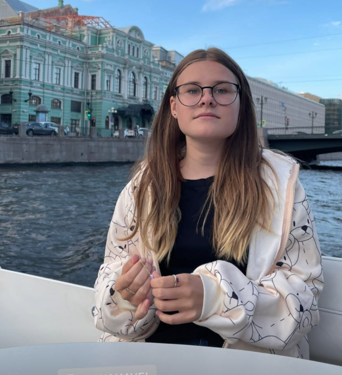 «Природа отдохнула»?: как выглядит 20-летняя дочь Виктории Толстогановой и Андрея Кузичева, и почему она «папина копия»