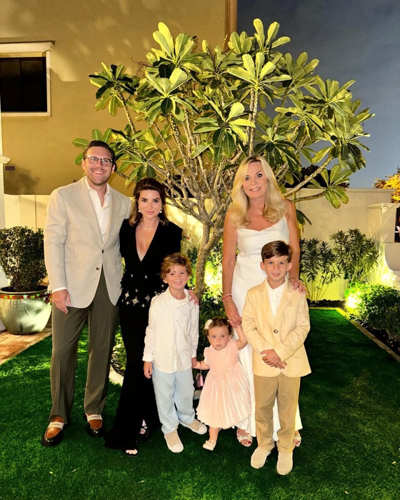 «Он увидел мой профиль и написал»: как внук Людмилы Максаковой женился на дочери Юдашкина и почему их дети растут за границей