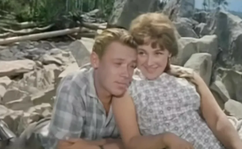 «Он умер в больничном коридоре» : трагическая судьба 48-летнего актера из «Девчат», который был «самородком»