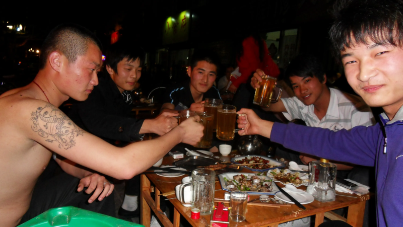 «Это удар по его самолюбию!»: почему русские девушки бегут от китайских женихов, а наши мужчины разочаровались в азиатских невестах?