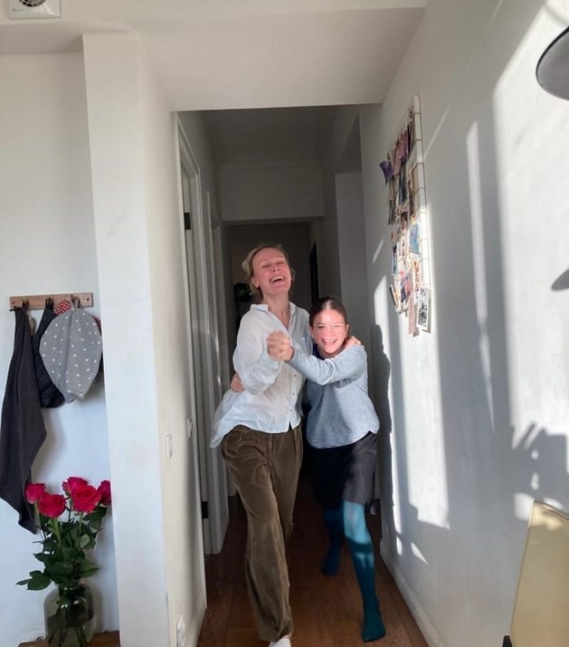 «Не хочу, чтобы мощный ум ушёл в мою профессию»: как сложились судьбы дочерей 45-летней Ольги Ломоносовой?