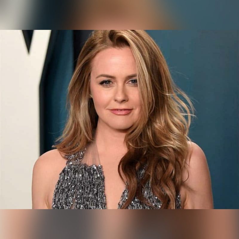 «Она побрилась налысо!»: что стало с поп-принцессой и другими дивами 90-х, покорившими мир?