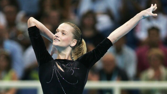 «Он говорил: “Ты должна уехать как можно дальше”»: тайное рождение сына в США и брак с чиновником старше на 22 года — как живёт Светлана Хоркина?