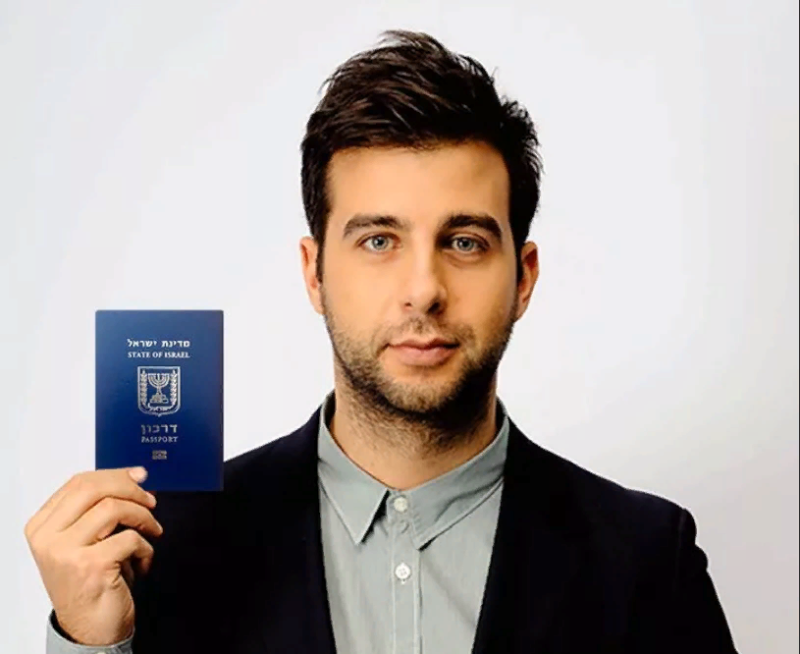 «Я порубил зелень, как красный комиссар…»: что не так с шутками 45-летнего Ивана Урганта и почему он извинялся даже перед коммунистами