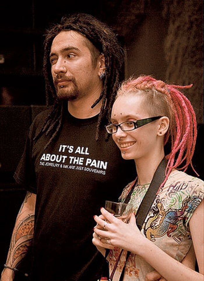 «Он сам не стремился быть полноценным отцом» : почему сын Виктора Цоя 30 лет избегал фамилии легендарного отца и как сейчас выглядит его дочь