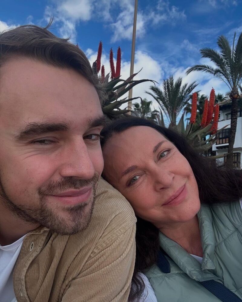 «Она потрясающая»: почему 60-летняя звезда «Гардемаринов» раскрыла тайну младшей внучки, которую 5 лет скрывала Агния Дитковските?