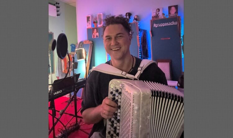 «Он кудрявый мордвин, а не из «Гнесинки»»: как баянист Александр Бардин скрывал своё прошлое и обрёл счастье с женой Натальей и четырьмя детьми