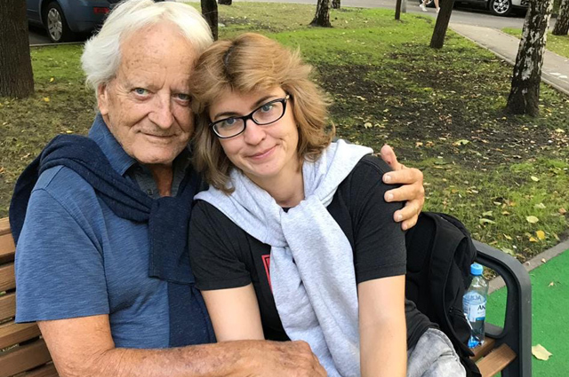 «Он не мог жить без неё»: 80-летний актёр «Санта-Барбары» Николас Костер женился на русской поклоннице, которая младше на 42 года
