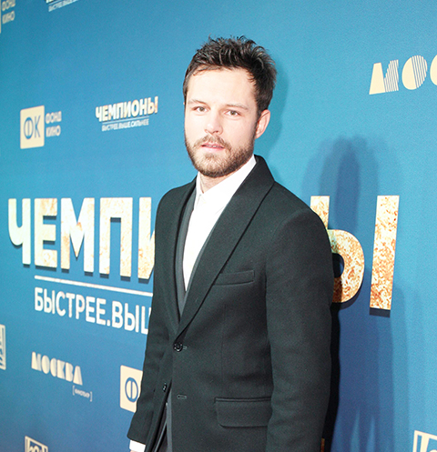 «Я так хотел, уже и место прикупил!»: Евгений Пронин, 45-летний актер, дважды переживший крах брака с коллегой и студенткой МГУ