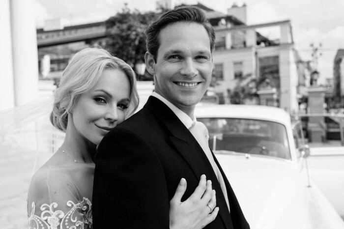 «Чрезмерная свобода»: звезда «6 кадров» сбежала от французского миллионера к родителям?