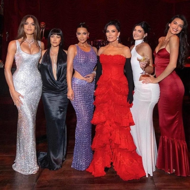 Голливудский скандал: почему Сассекских стёрли из соцсетей Кардашьян?