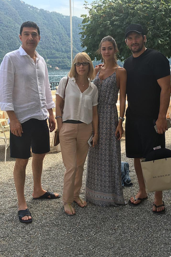 «Она родилась с серебряной ложкой во рту»: что скрывает за маской счастья 32-летняя Анастасия Шубская, жена Александра Овечкина