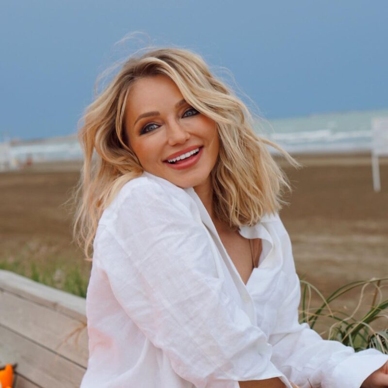 «Не тянет на бабушку»: 48-летняя Инна Маликова впервые стала бабушкой в 42 года — как выглядит её 29-летняя невестка