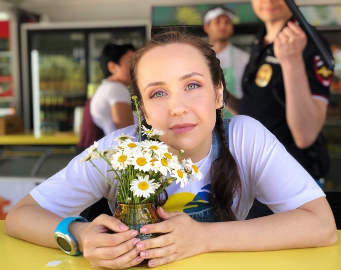 Учила внучку Пугачёвой, пережила травлю и набрала 30 кг: её путь к звёздам