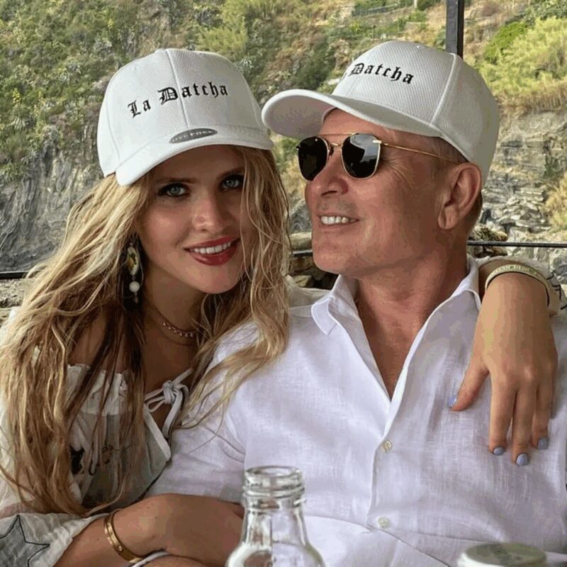 «Лошадиная физиономия и показная роскошь»: почему 25-летняя дочь Александра Малинина вновь осталась одна?