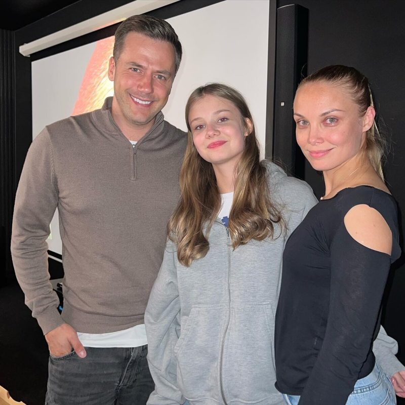 «Не смогла привыкнуть к фамилии отца»: почему дочь Татьяны Арнтгольц, 16 лет, взяла фамилию матери, а дочь Ольги — точная копия отца