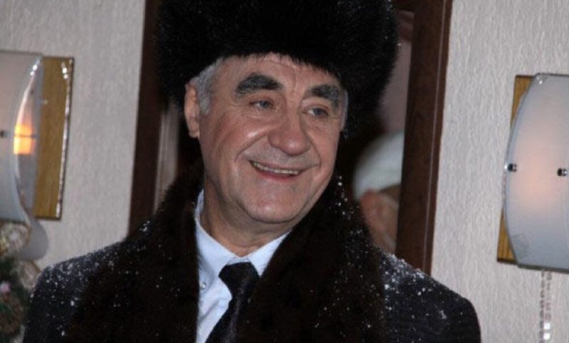 «Он спрашивал: “Хочешь погулять?” Я отвечала: “Да”. А он говорил: “Иди погуляй”»: как любовь 76-летнего Анатолия Васильева к красавице Градовой разбила сердце будущей жене