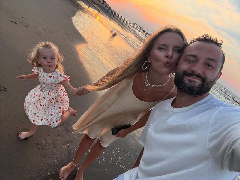 «Он скрывался от нее в шкафу»: почему звезда «Бандитского Петербурга» 11 лет не мог развестись с актрисой Аугшкап