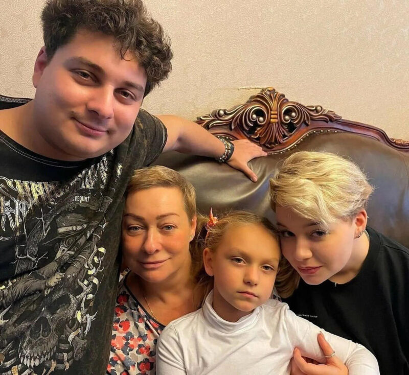 «Она переплюнет всех нас!»: почему сын Марии Ароновой бросил невестку, а внучка стала главной драмой в семье актрисы