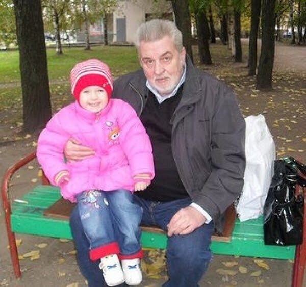 «Он кормил Ларису этими баснями лет пять»: почему Долина рассталась с молодым мужем и что говорят о тайном отце её внучки?