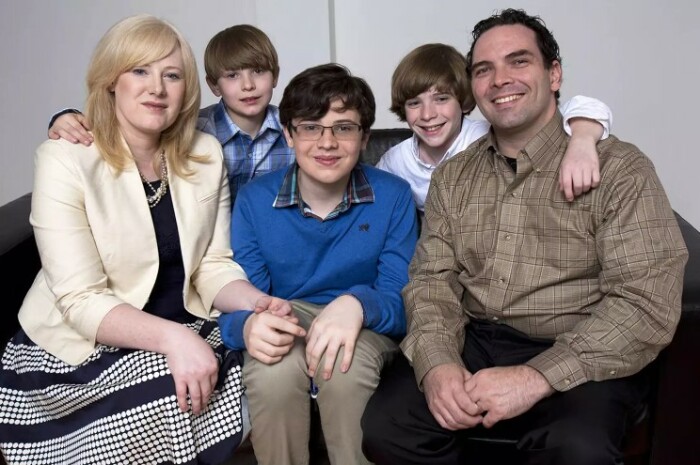 Удочерили ребёнка, а она оказалась взрослой женщиной: невероятная история