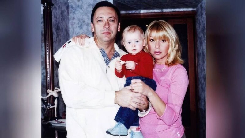 «Одеяло бы поменяла. Под ним жарко»: одна фраза, разрушившая 25-летний брак Алены Апиной