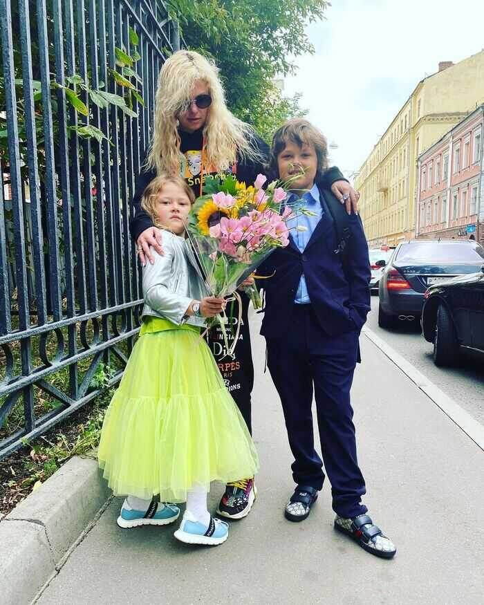 «Он не просто бунтарь, а творческая личность»: почему сын Владимира Соловьева живет в Лондоне и красит ногти в черный