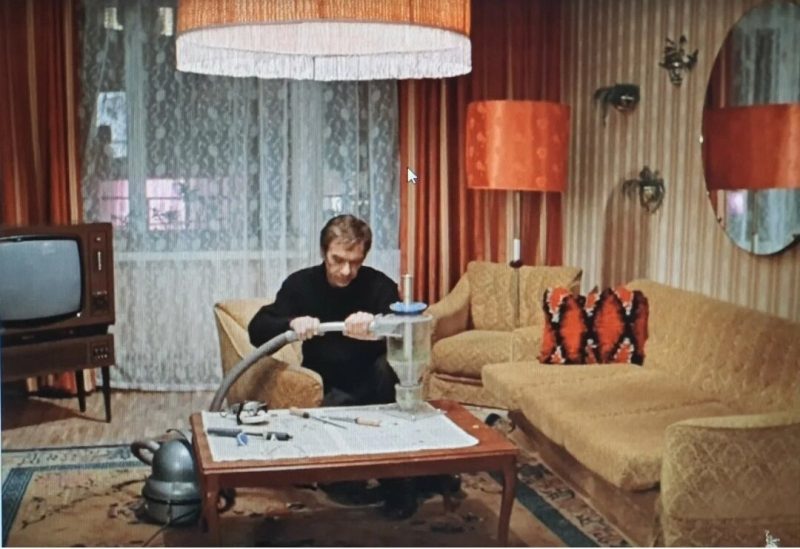 Тайны зарплат из «Москвы слезам не верит»: кто кого богаче?