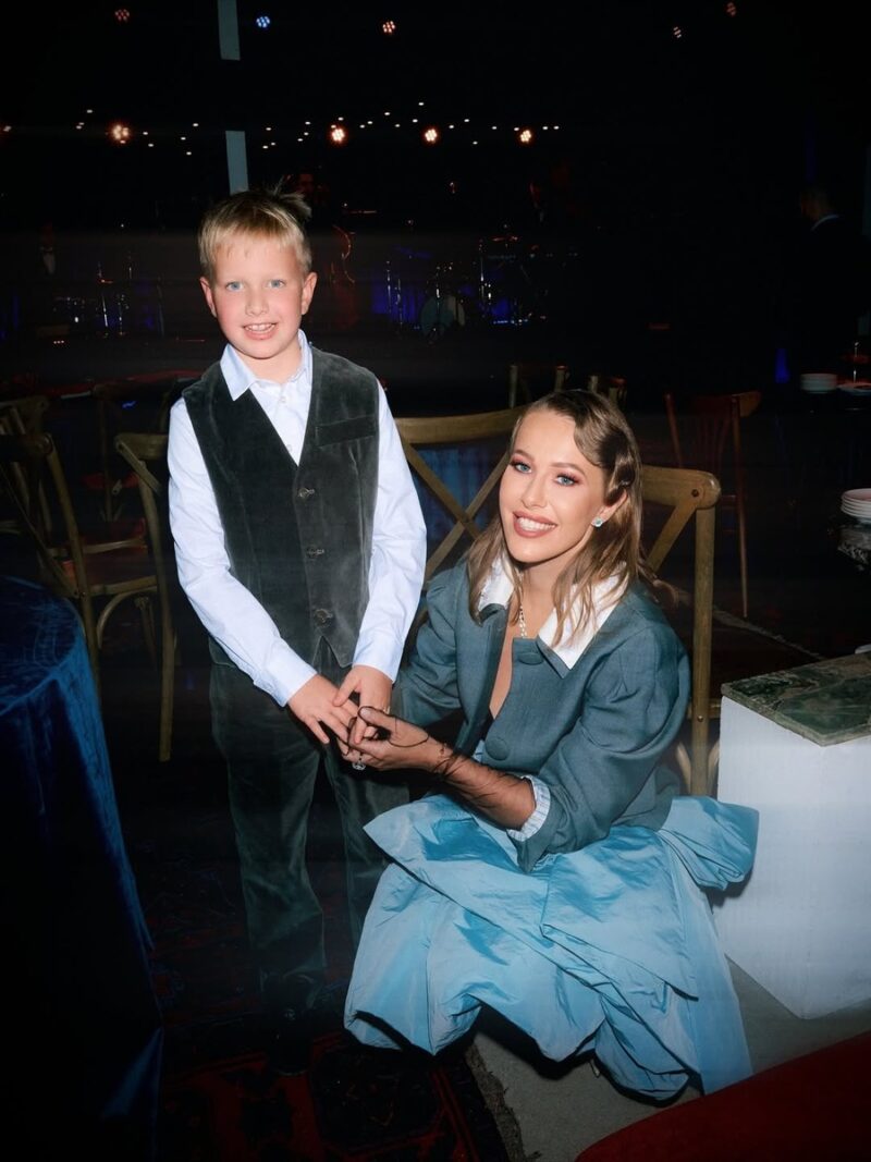 «Он с трех лет изучает его»: Ксения Собчак раскрыла необычный подарок сыну на день рождения