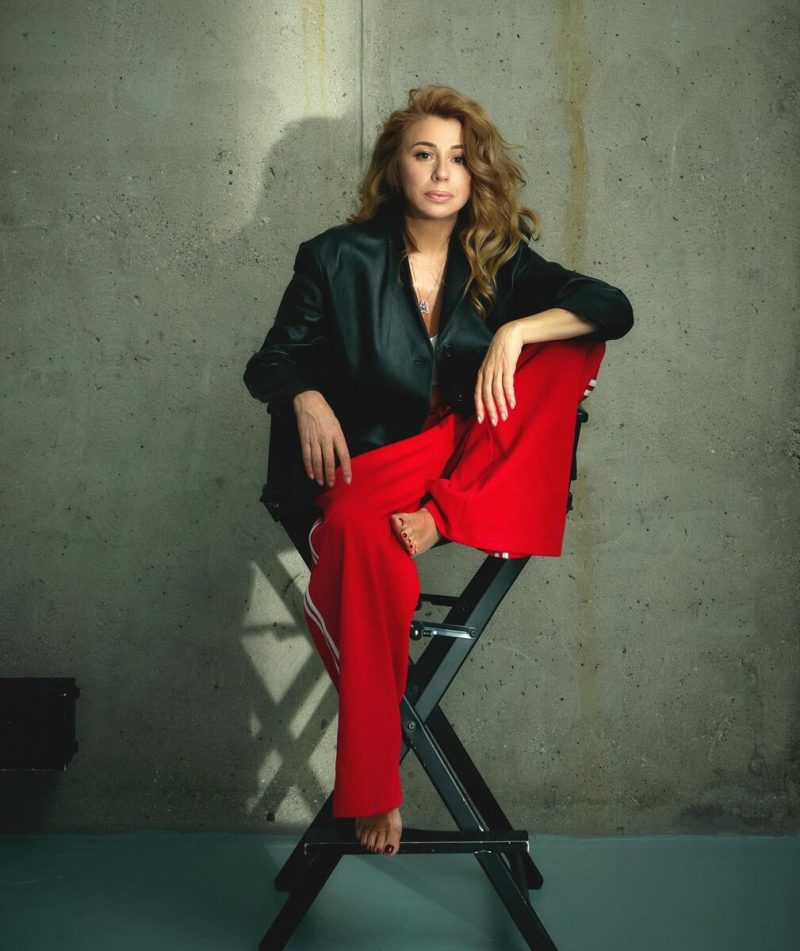 «Я её ждала 9 лет»: почему Алена Апина не смогла родить дочь, и как выглядит её 24-летняя копия отца