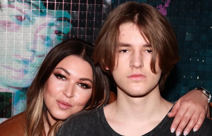 «Он сбежал!»: почему 18-летний сын Ирины Дубцовой бросил Тоню Худякову и отказался от фамилии отца