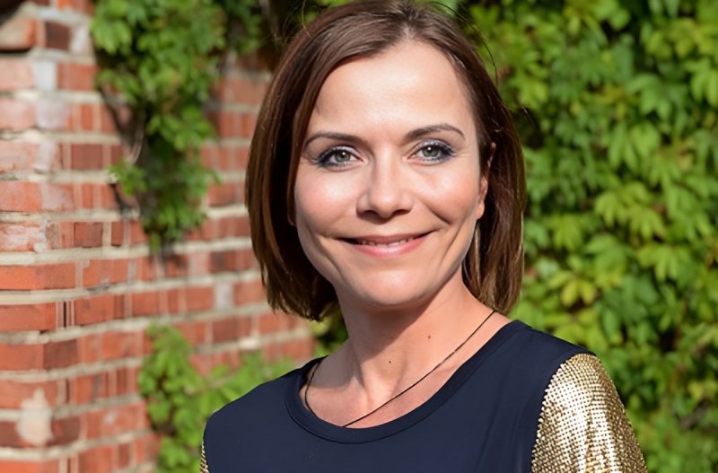 «Мне уже хочется нянчить малыша»: 54-летняя Екатерина Семёнова ждёт внуков, но дети вместо этого подарили ей собаку