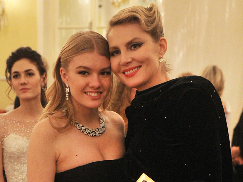 «Все по блату!»: как живут наследники звёзд, которым достался не только трамплин, но и «тяжёлая гиря»