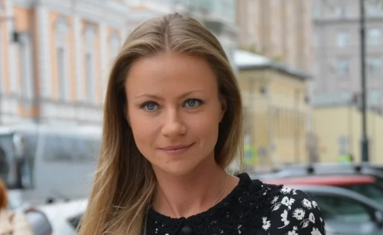 46-летняя звезда ушла от сына Полищук к 17-летнему «красавцу» : как выглядит муж и сын Марии Мироновой?