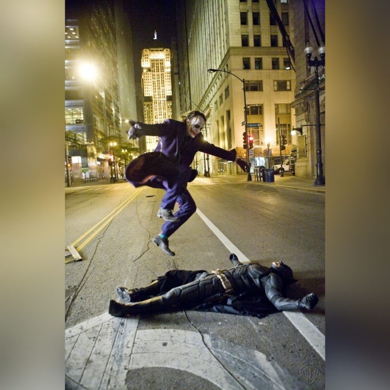 «Он обнимал дракона!»: чем на самом деле занимаются Джокер и Гарри Поттер за кадром?