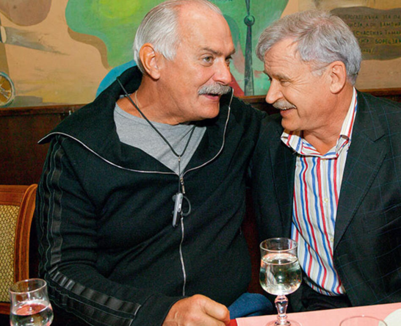 «Он врезал ему в печень!»: за что Сергей Никоненко ударил режиссёра и как его мать воспитала героя