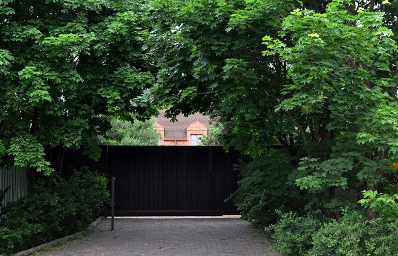 «Там пахнет детством»: как сын Никиты Михалкова построил дом-мечты в Жуковке, поразивший даже Кончаловского