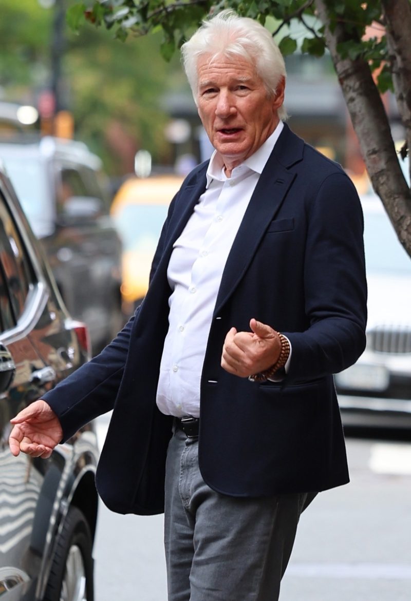 «Научите их быть добрыми к насекомым»: Ричард Гир рассказал, как Далай-лама изменил его подход к воспитанию детей