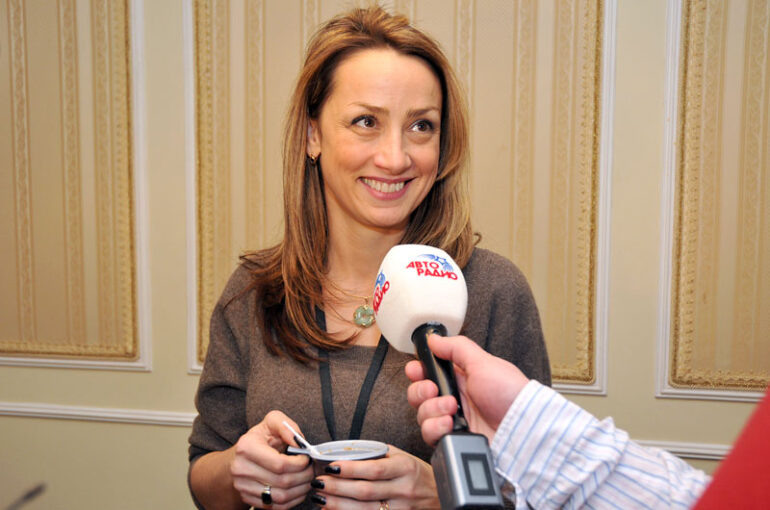 «Он мой кумир, но я не хотела следовать по его стопам»: как 47-летняя дочь Добрынина исполнила мечту отца, выйдя на сцену впервые в жизни