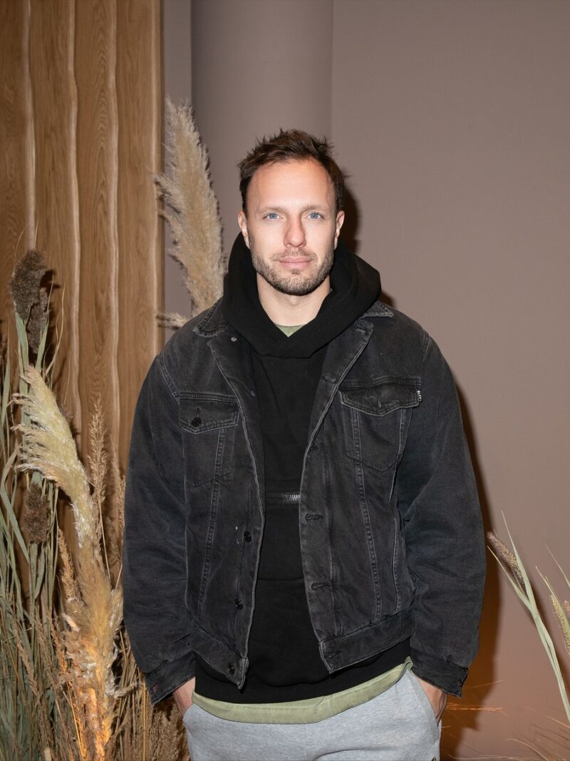 «Мы давно живем отдельно»: почему звезда Первого канала Тимур Соловьев скрывал развод с матерью своей 4-летней дочери