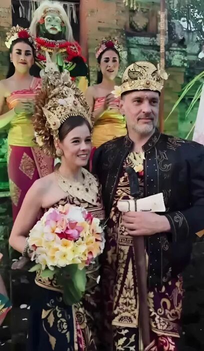 «Жениться можно сколько угодно раз»: кто из звёзд тайно вышел замуж в этом году, а кто повторил клятвы спустя годы?