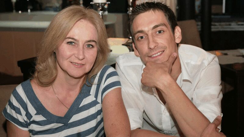 «Равшана – проверенный человек»: как актер Артем Ткаченко пережил два развода и обрел счастье с молодой женой, родившей ему троих сыновей