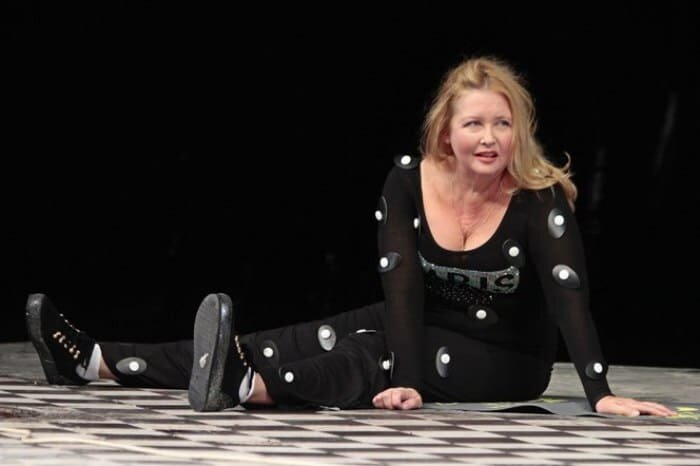 «Как две капли воды»: почему красавица-актриса Светлана Рябова ушла из кино и какими выросли её дочери?