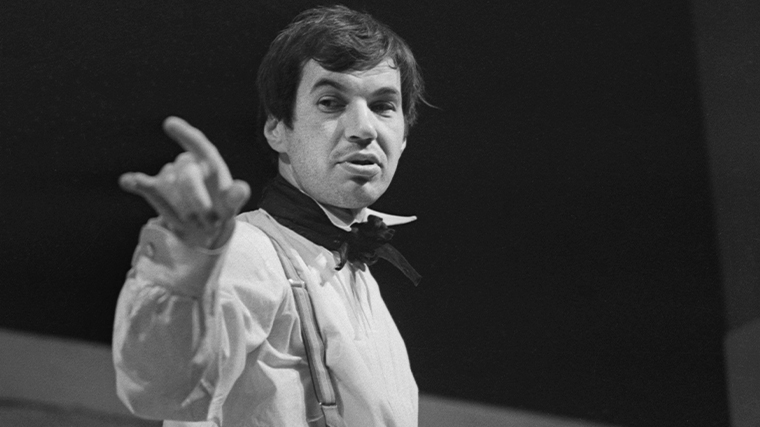 Мечтал о Гамлете, а погиб из-за книжной полки: трагедия Георгия Буркова