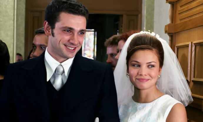 Увёл из-под венца и счастлив 25 лет: как выглядит жена и чем занимаются дети Антона Хабарова?