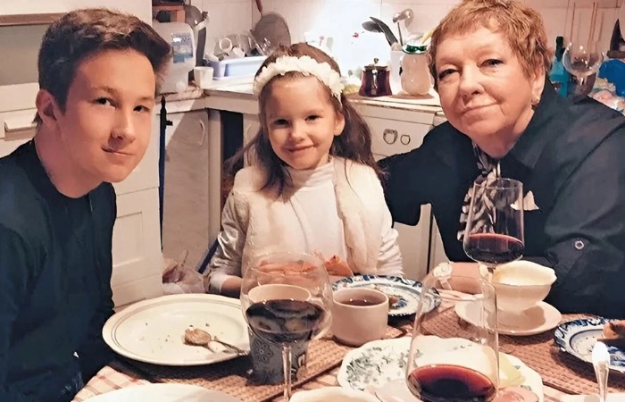 Почему 86-летняя "бабушка из Папиных дочек" прописала киргизку вместо правнуков?