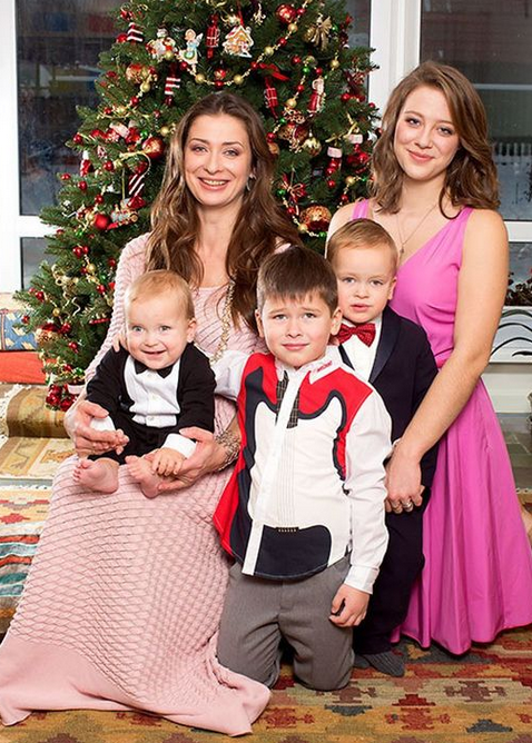 «Он просто исчез из нашей жизни»: почему телеведущая Мария Ситтель стерла из памяти первого мужа, родившего ей дочь