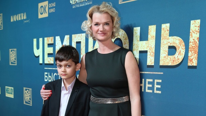 «Он говорил: “Ты должна уехать как можно дальше”»: тайное рождение сына в США и брак с чиновником старше на 22 года — как живёт Светлана Хоркина?